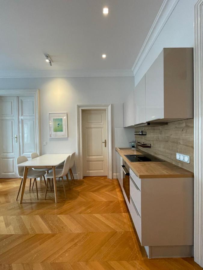 Luxury 2Br Apartment Neubaugasse Вена Экстерьер фото